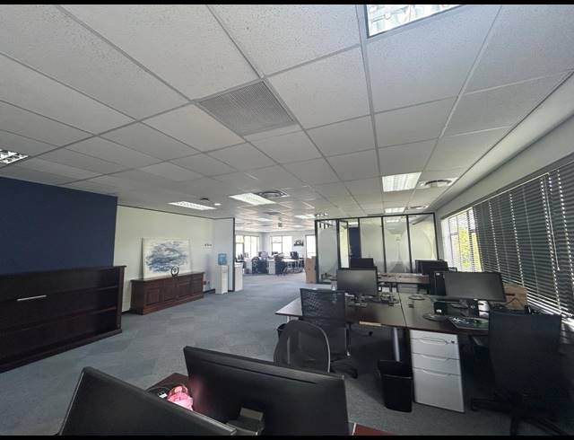 651M² OFFICE TO LET IN NEWLANDS
